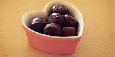 情人節送巧克力什麼意思？ 下面告訴你送四種巧克力的含義